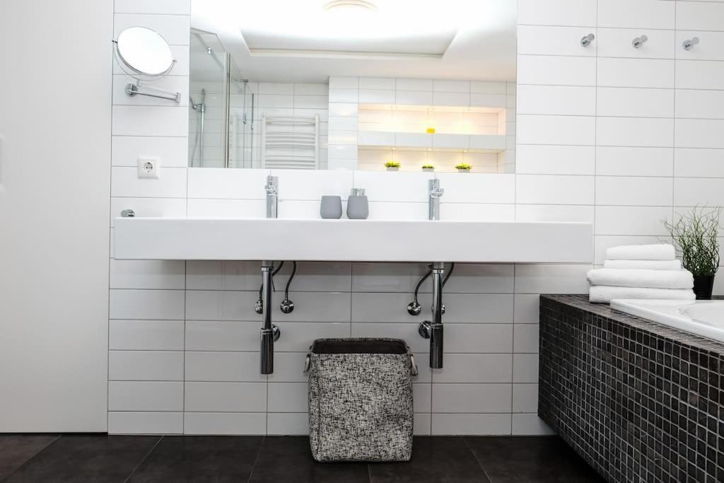 #Stayhere - Spacious Luxury Town Hall 3Bdr Apartment Вилнюс Екстериор снимка